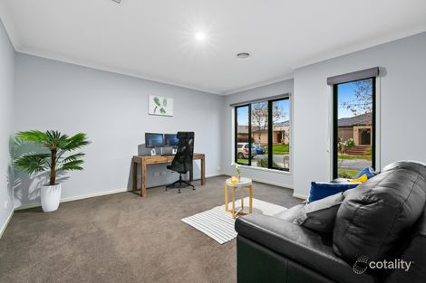 Property photo of 22 Beagle Street Cranbourne East VIC 3977