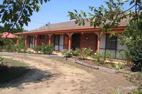 15 Newnham Dr, Romsey, VIC 3434