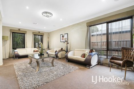 Property photo of 12 Nature Circuit Cranbourne North VIC 3977