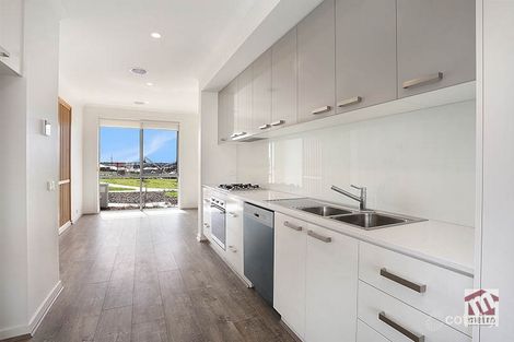 Property photo of 8 Ely Walk Craigieburn VIC 3064