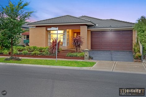 Property photo of 8 Royale Drive Fraser Rise VIC 3336