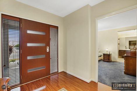 Property photo of 8 Royale Drive Fraser Rise VIC 3336