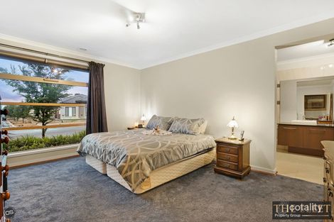 Property photo of 8 Royale Drive Fraser Rise VIC 3336