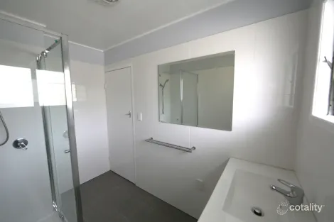 Property photo of 11 Kiparra Street Mansfield QLD 4122