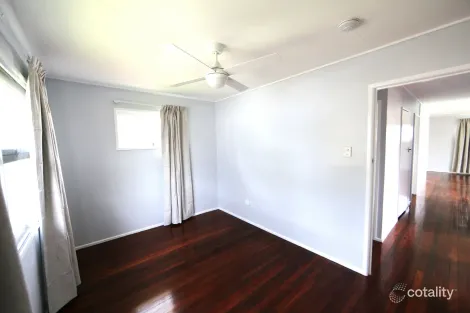 Property photo of 11 Kiparra Street Mansfield QLD 4122