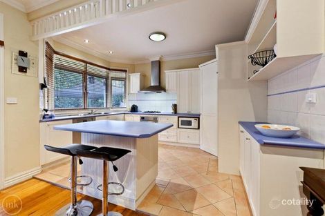 Property photo of 19 Valley Park Grove Eltham VIC 3095