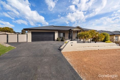 Property photo of 42 Freestone Crescent Jerrabomberra NSW 2619
