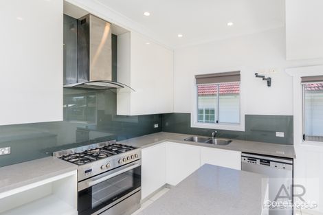 Property photo of 26 Devonshire Crescent Oak Flats NSW 2529