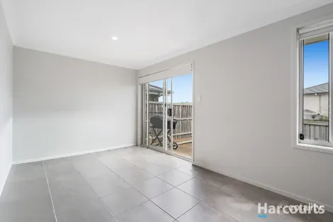 Property photo of 2/129 Awabakal Drive Fletcher NSW 2287