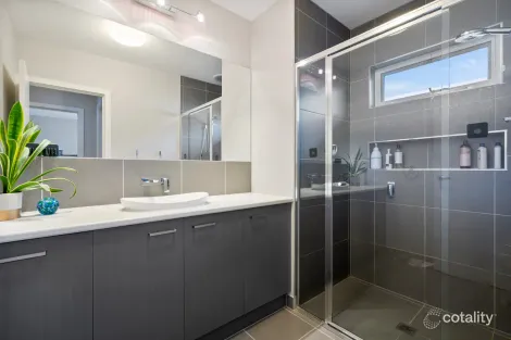 Property photo of 10 Belcher Way Gisborne VIC 3437