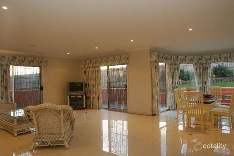 Property photo of 12 Daintree Grove Narre Warren VIC 3805
