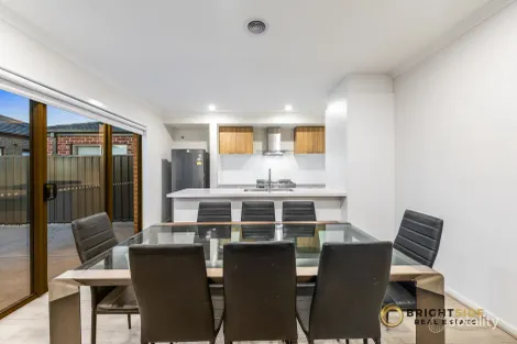 Property photo of 37 Dalhalla Circuit Clyde North VIC 3978