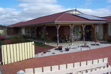 Property photo of 8 Grace Court Narre Warren North VIC 3804