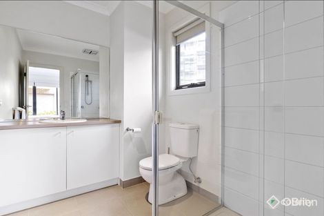 Property photo of 19/8 The Crossing Caroline Springs VIC 3023