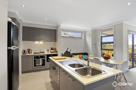Property photo of 19/8 The Crossing Caroline Springs VIC 3023