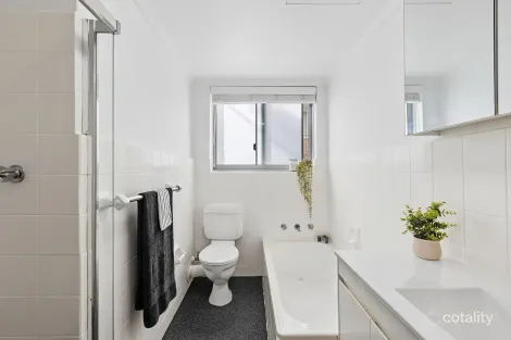 Property photo of 1/139 Pacific Parade Dee Why NSW 2099