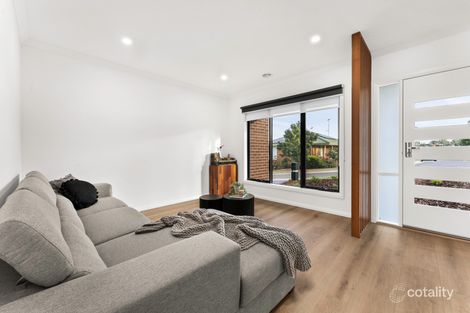 Property photo of 20 Luca Place Pakenham VIC 3810