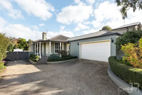 37 Manuka Rd, Berwick, VIC 3806