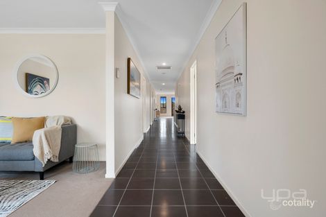 Property photo of 10 Chanticleer Avenue Harkness VIC 3337