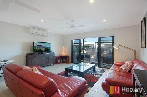 Property photo of 60 Blue Mountains Crescent Fitzgibbon QLD 4018