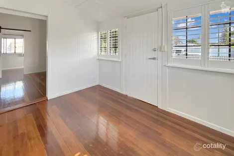 Property photo of 24 King Street Urangan QLD 4655
