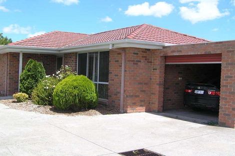 Property photo of 2/31 Hillcrest Grove Springvale VIC 3171