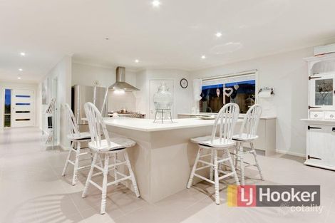 Property photo of 17 Tipperary Circuit Pakenham VIC 3810