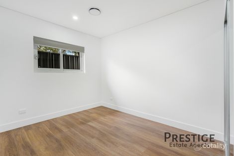 12 Rowley St, Smithfield, NSW 2164