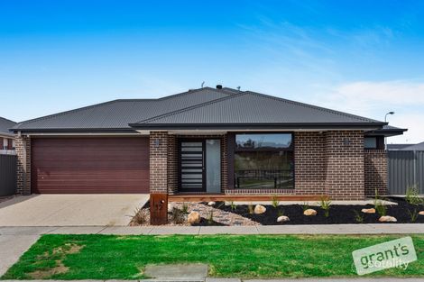 Property photo of 32 Avisha Way Narre Warren VIC 3805