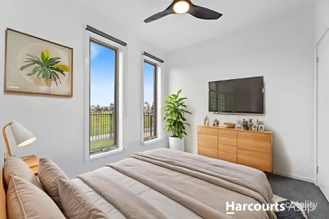 Property photo of 8 Coberley Way Cranbourne North VIC 3977