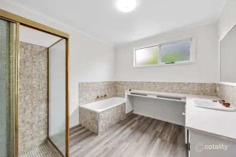 Property photo of 3 Eucalypt Court Ararat VIC 3377