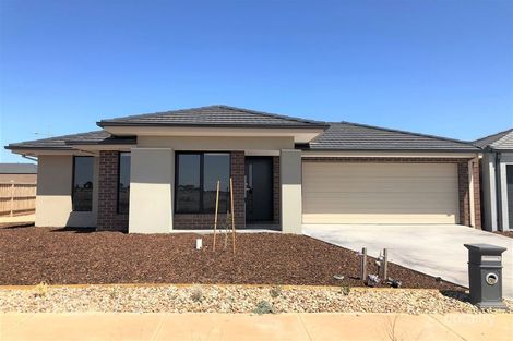 32 Cherrywood Ave, Manor Lakes, VIC 3024