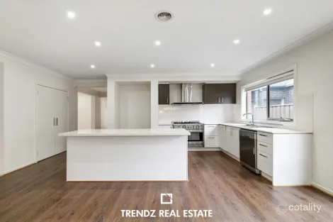 Property photo of 46 Fenway Boulevard Clyde North VIC 3978