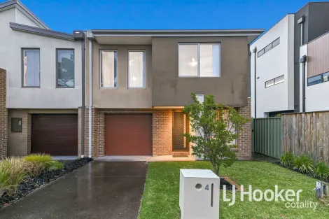 4 Bluestone St, Pakenham, VIC 3810