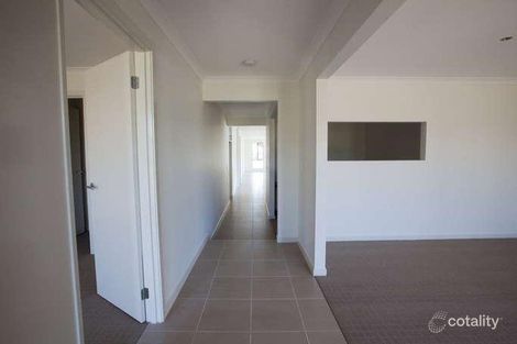 Property photo of 7 Waterside Drive Drouin VIC 3818