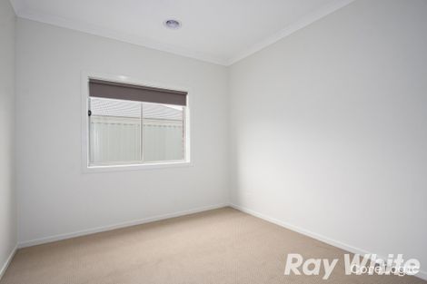 Property photo of 84 Dusseldorp Avenue Pakenham VIC 3810