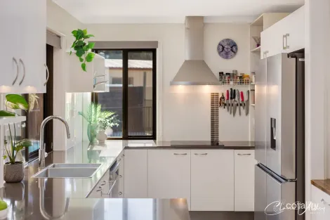 15 Hawaii Cres, Banksia Beach, QLD 4507