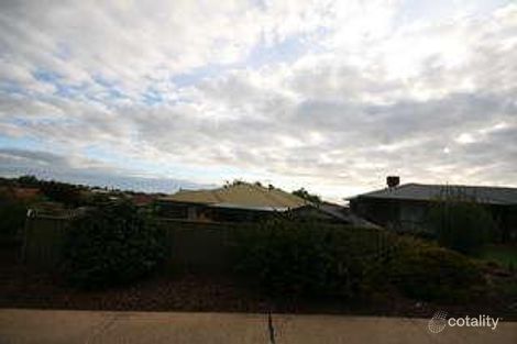 26 Mercedes Ave, Hallett Cove, SA 5158