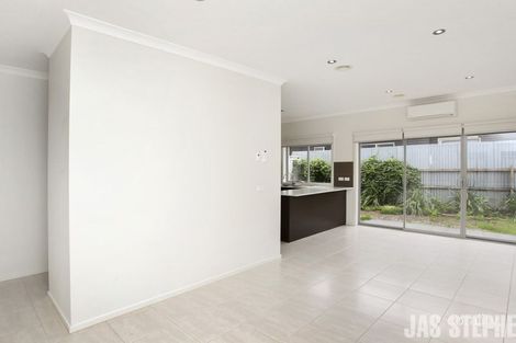 Property photo of 2/22 Compton Parade Sunshine North VIC 3020