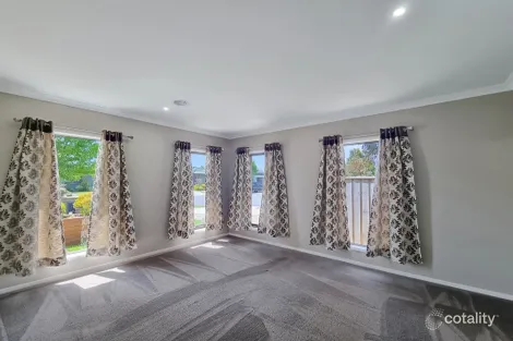 Property photo of 8 Manna Gum Drive Mount Duneed VIC 3217