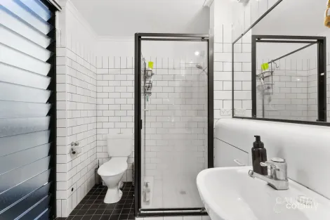 Property photo of 2/8 Waterworks Road Red Hill QLD 4059