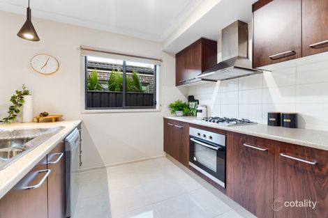 Property photo of 10 Chantenay Parade Cranbourne North VIC 3977