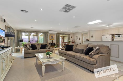 Property photo of 10 Avoca Place Pakenham VIC 3810
