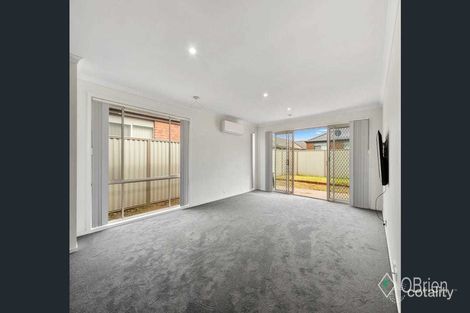 Property photo of 34 Edenbrook Circuit Pakenham VIC 3810