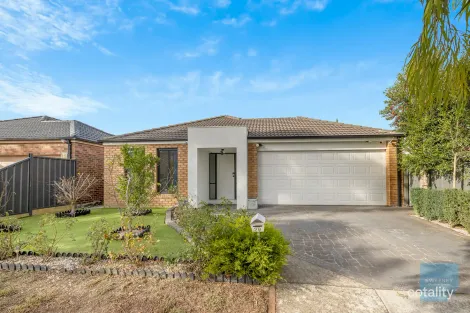 Property photo of 29 Pro Hart Way Caroline Springs VIC 3023