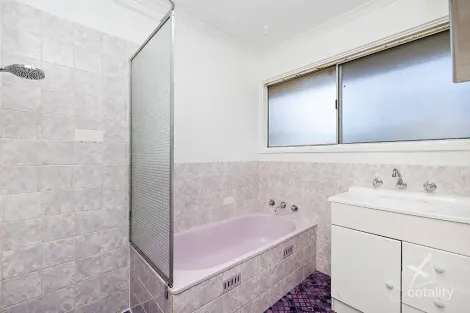 Property photo of 8 Oxley Court Hackham SA 5163