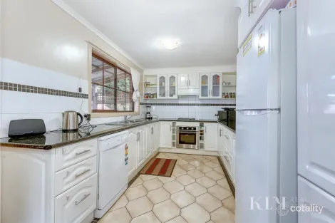 Property photo of 5 Chinnock Court Craigieburn VIC 3064
