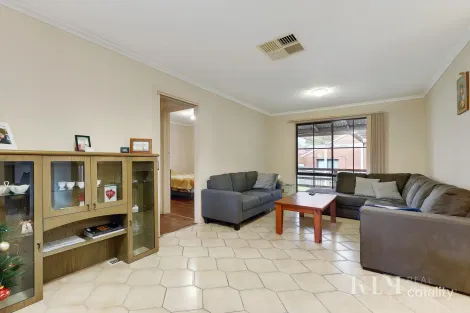 Property photo of 5 Chinnock Court Craigieburn VIC 3064
