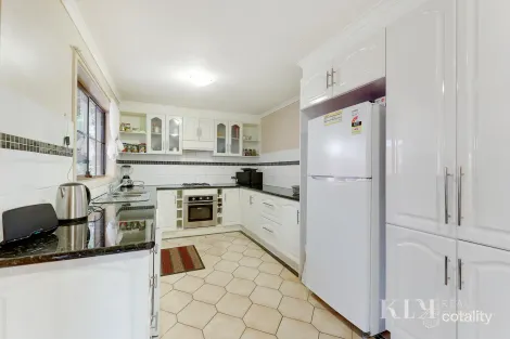 Property photo of 5 Chinnock Court Craigieburn VIC 3064