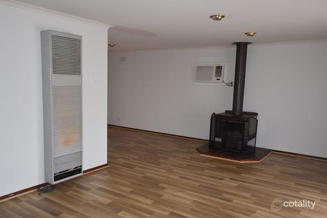 Property photo of 43 Dinwoodie Drive Newborough VIC 3825